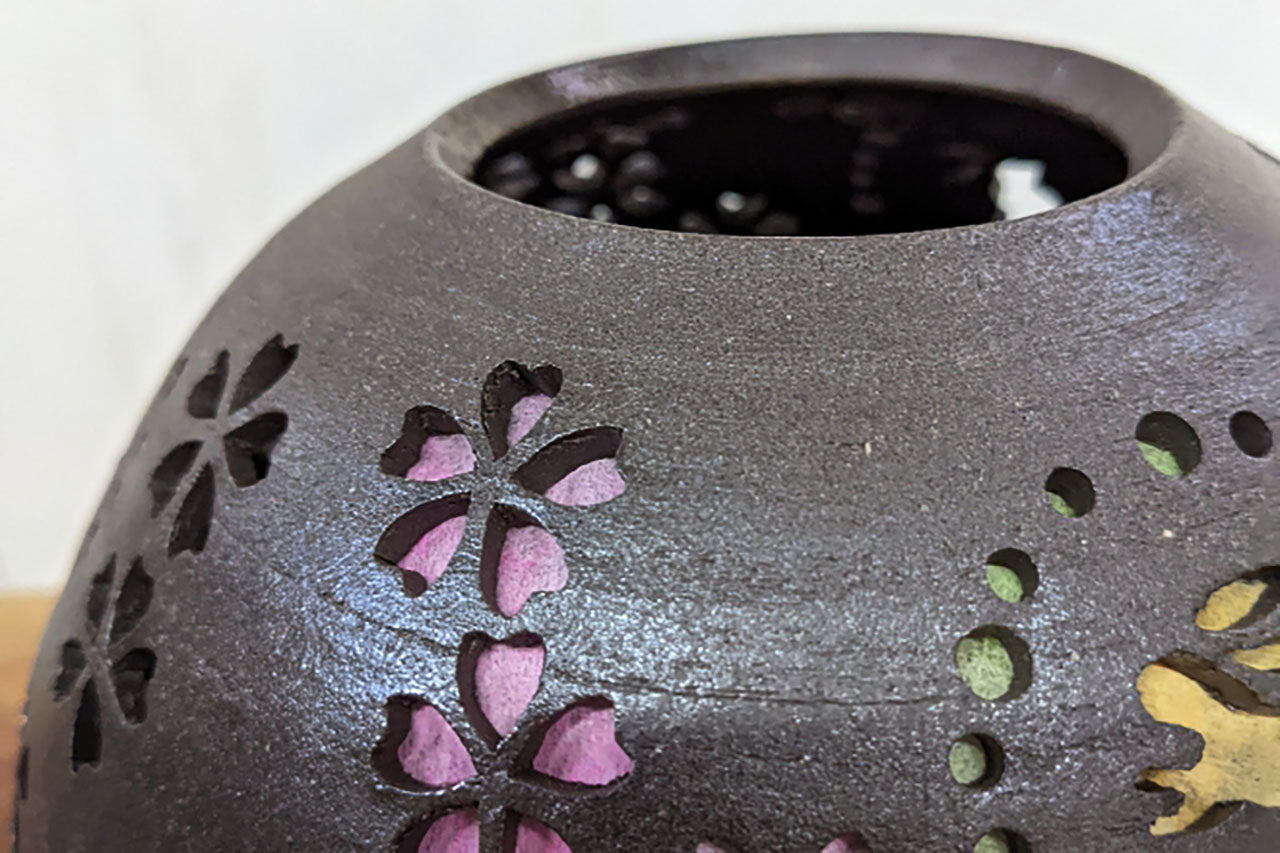 雑貨 「灯りとり うさぎ桜」 根本典子 笠間焼 陶磁器 – Takumi Japan