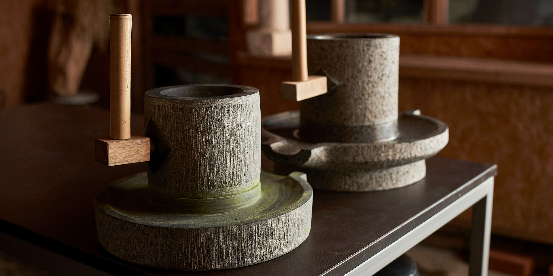 石臼工房 石の屋 ［石臼］ 伊藤 聖悦／吉岡 純二｜手しごとAKIU
