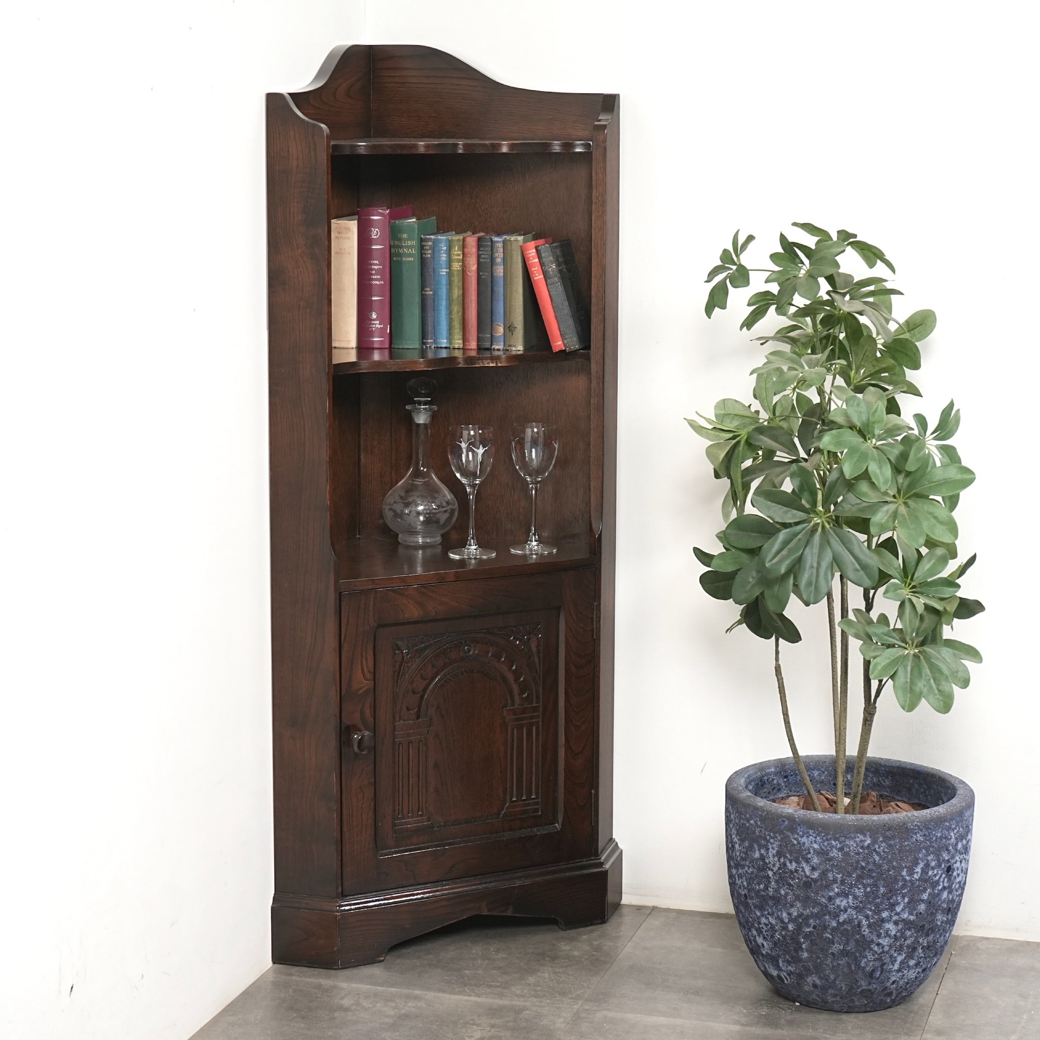 英国クラシック ヴィンテージ コーナーキャビネット – TIME HYPE
