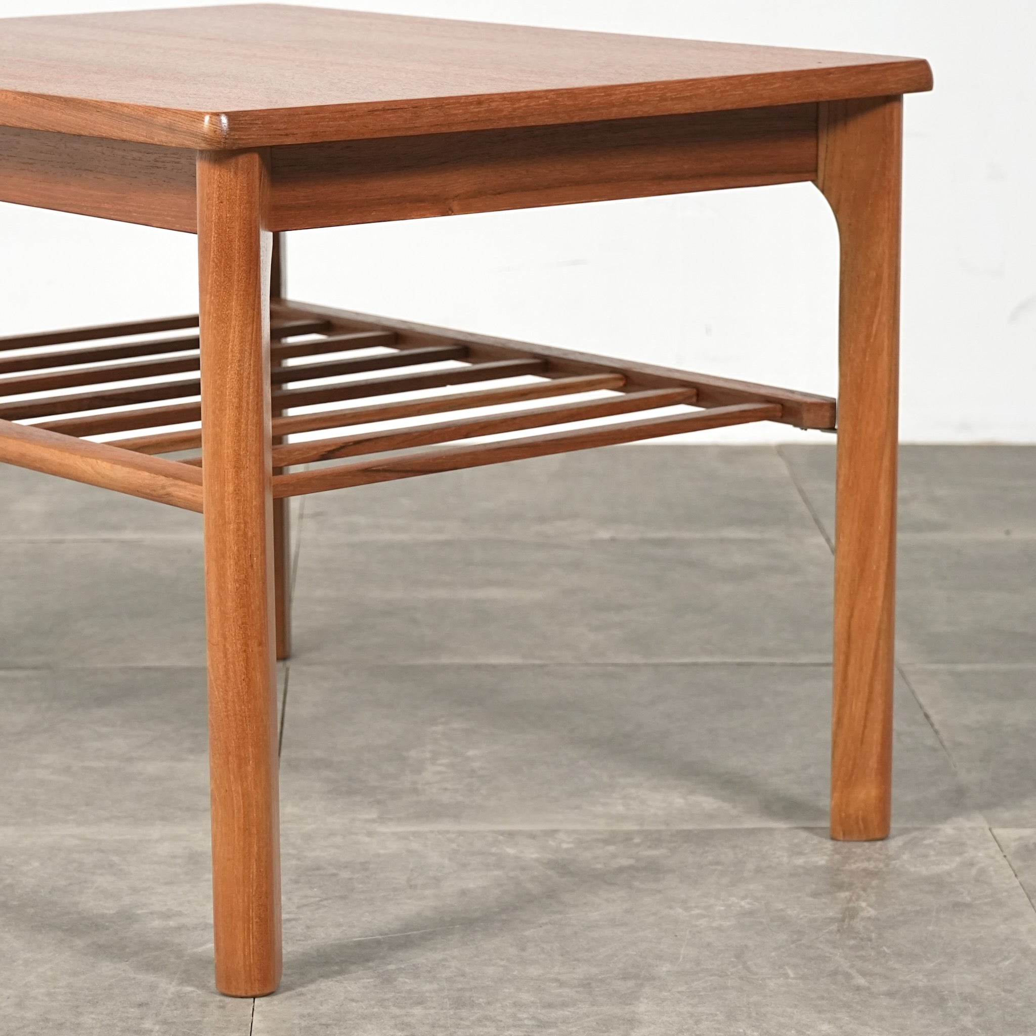 イギリスヴィンテージ ローテーブル – TIME HYPE