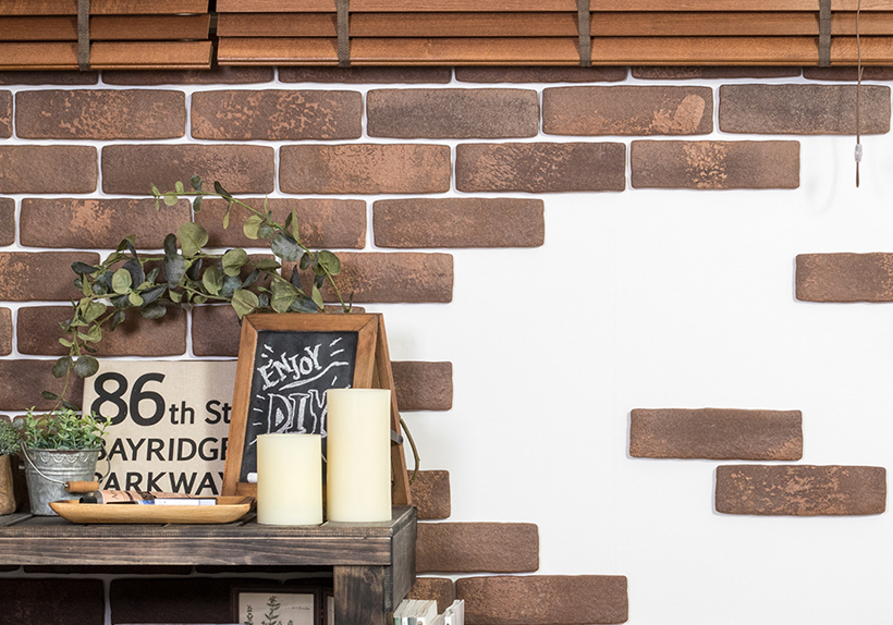 水に浮くほど軽くて施工が簡単なレンガタイル かるかるブリック