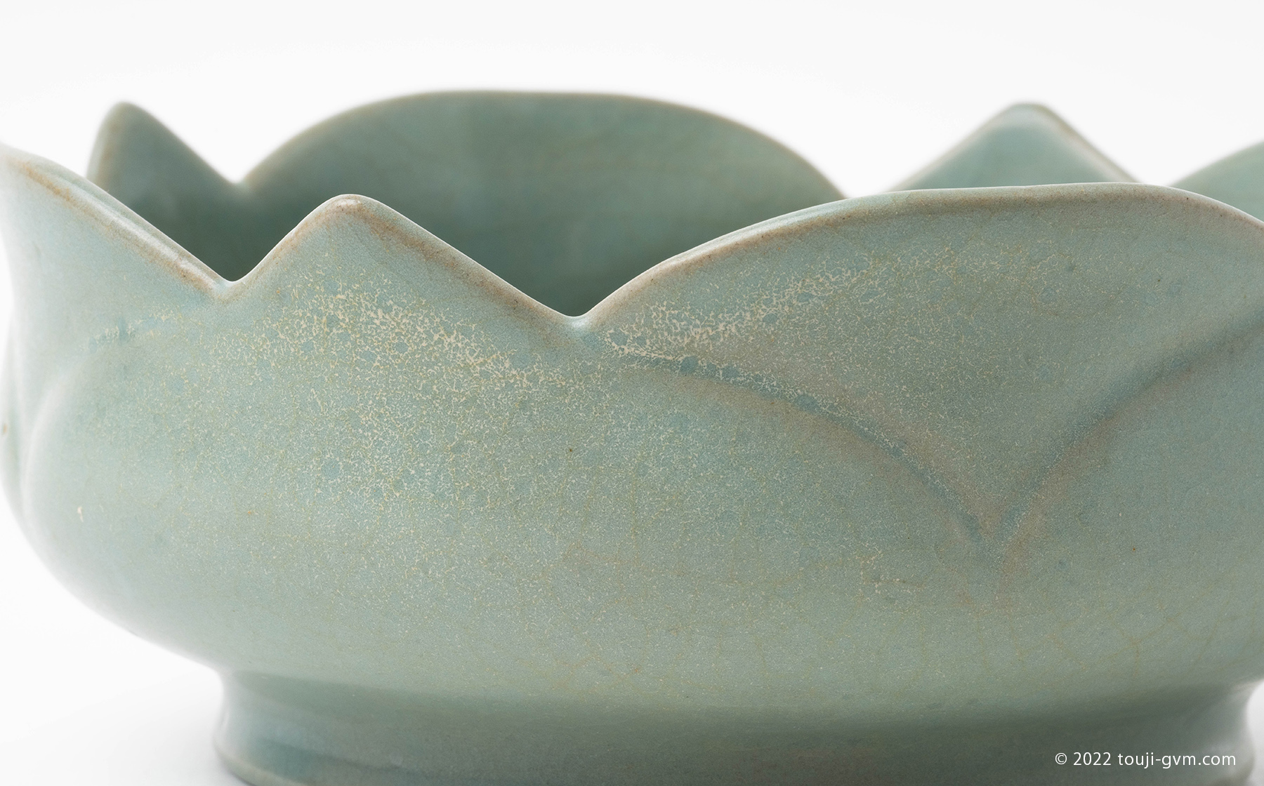 汝窯青磁蓮形鉢 – Ru ware Lotus Shaped Bowl | 陶磁オンライン美術館