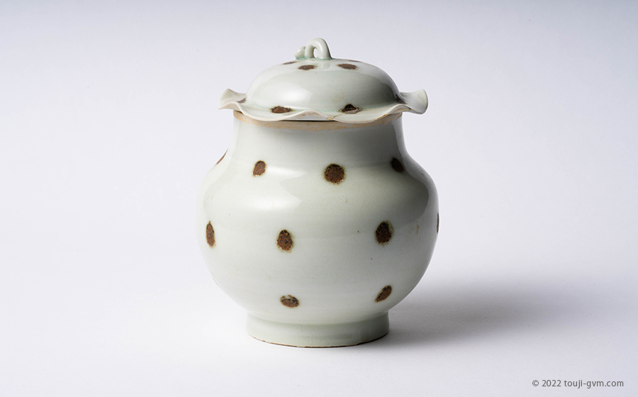 景徳鎮 白釉蓋付き鉄斑壺 – White Porcelain Jar | 陶磁オンライン