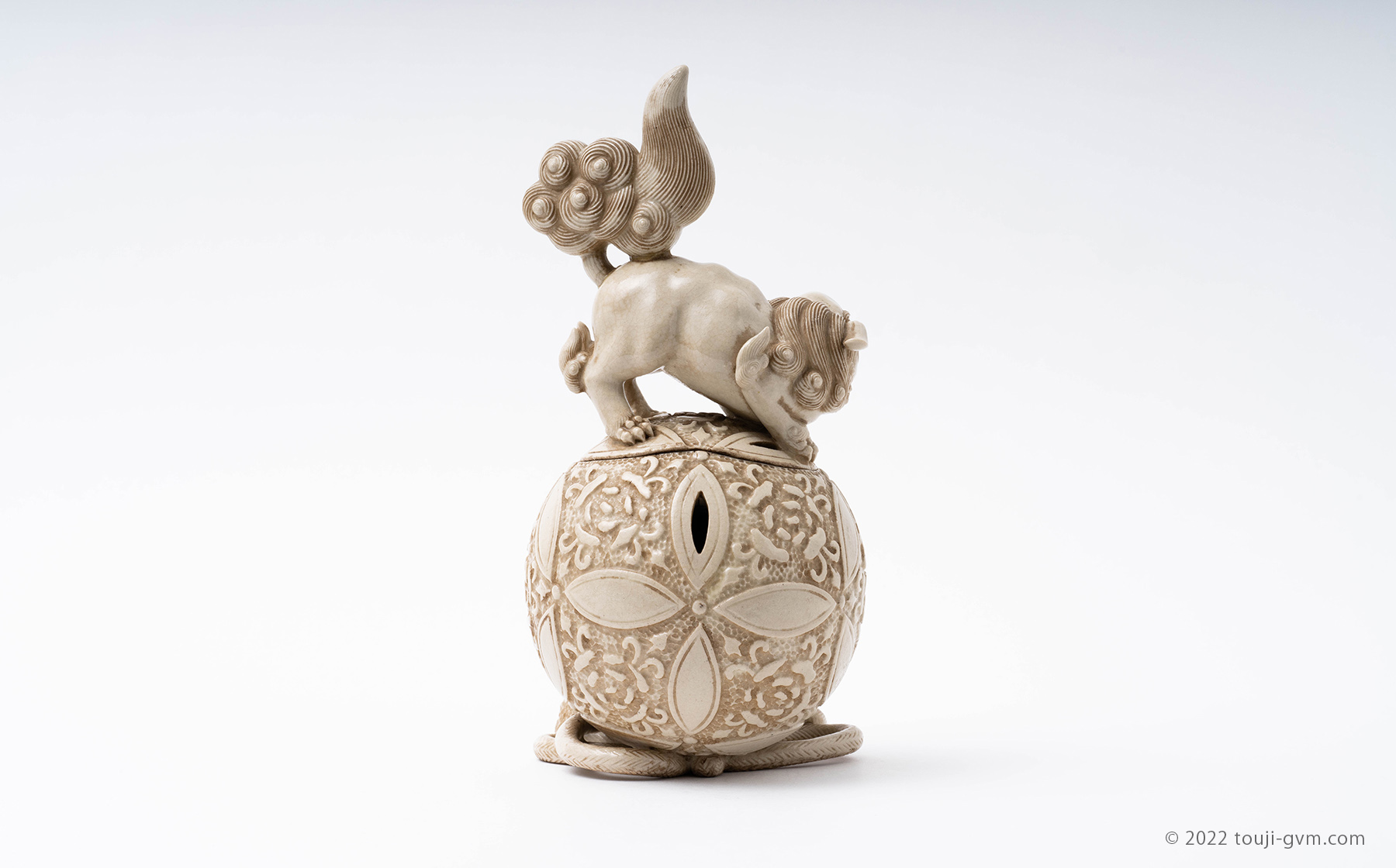 白備前獅子香炉 – White Glaze Bizen Ware Censer | 陶磁オンライン