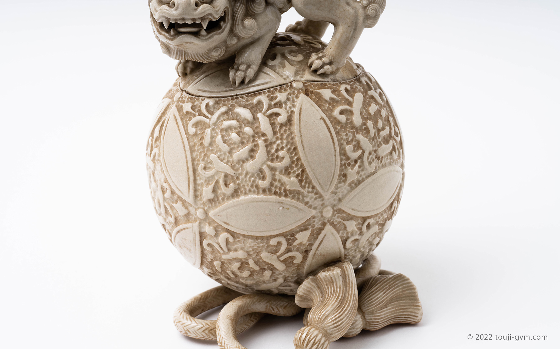 白備前獅子香炉 – White Glaze Bizen Ware Censer | 陶磁オンライン