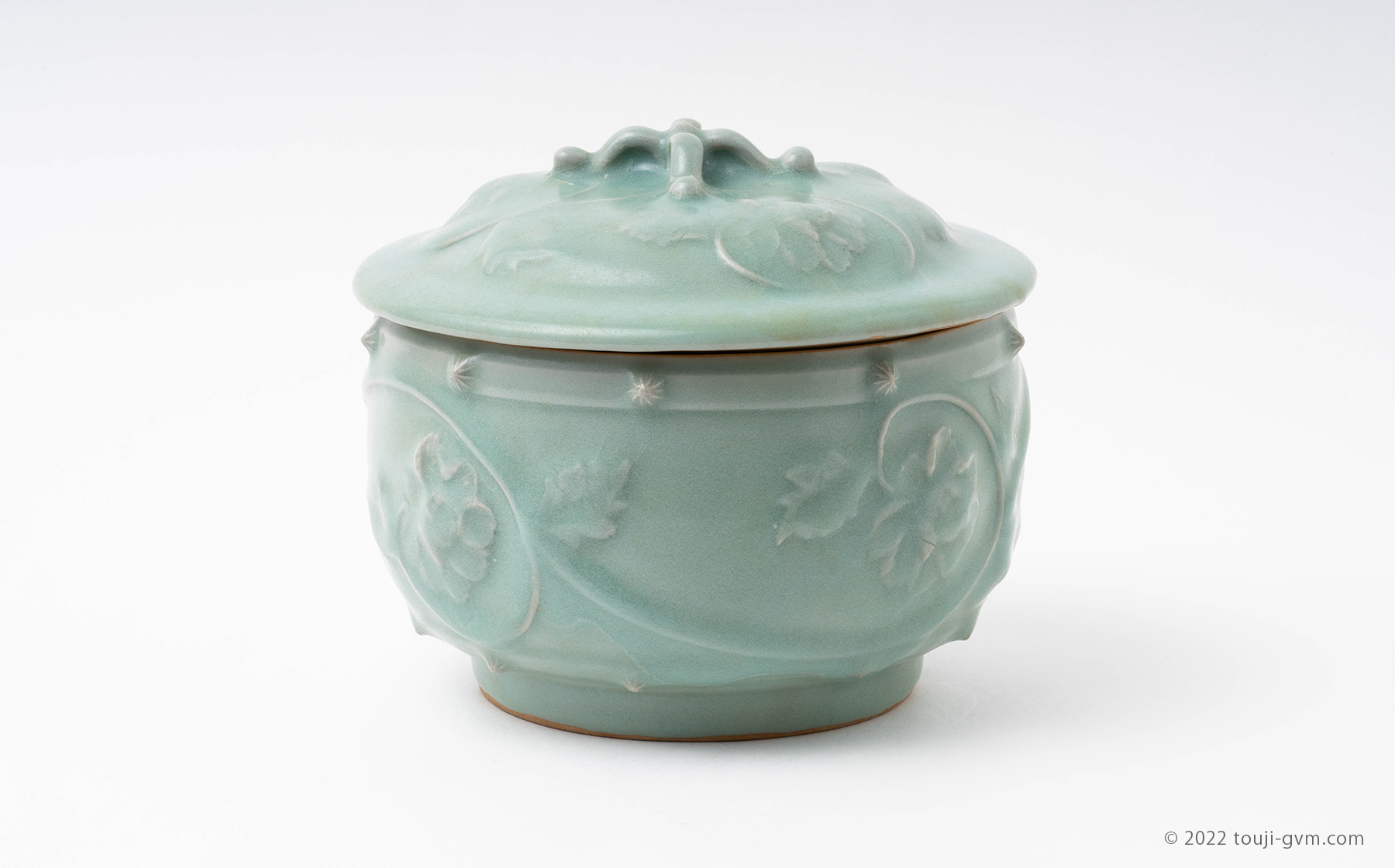 龍泉窯 青磁陽刻牡丹唐草文大罐 – Celadon Jar | 陶磁オンライン美術館