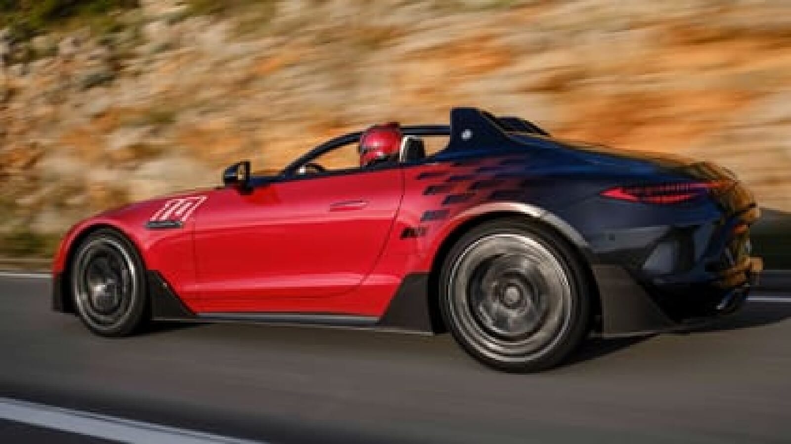 585psのメルセデスAMG ピュアスピードは314km/h…しかもフロントガラス