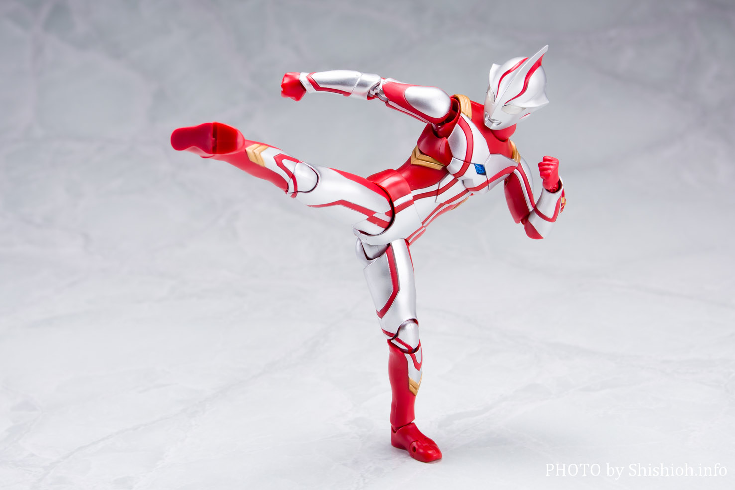 レビュー】S.H.Figuarts(エス.エイチ.フィギュアーツ) ウルトラマン