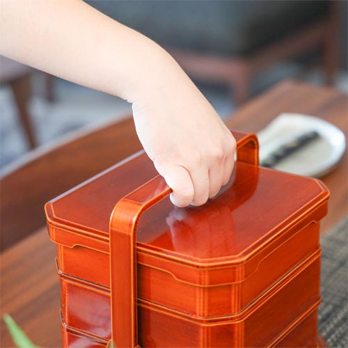 楽天市場】飛騨春慶 福壽漆器店 台付隅切三段重 伝統工芸品 木製 お