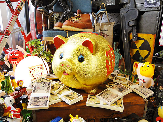 楽天市場】金運財運を招く縁起のいい金のブタさん 貯金箱 特大サイズ