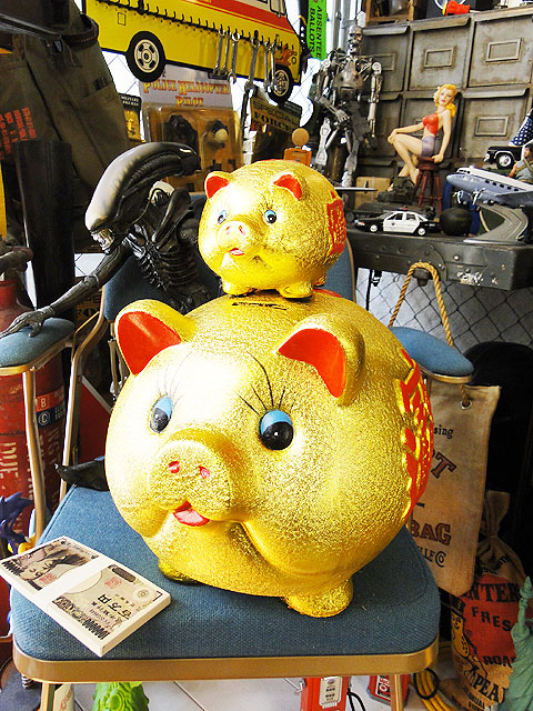 楽天市場】金運財運を招く縁起のいい金のブタさん 貯金箱 子豚 Sサイズ