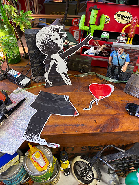 楽天市場】バンクシー ストリートアート オフィシャル ブラインド専用