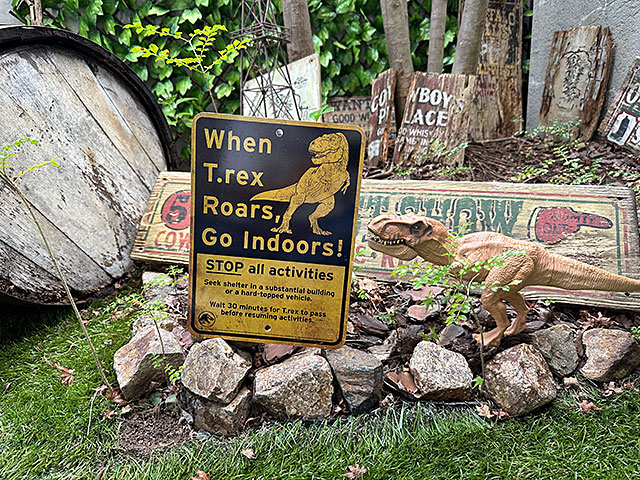楽天市場】ジュラシックワールド メタルワーニングサイン コレクション
