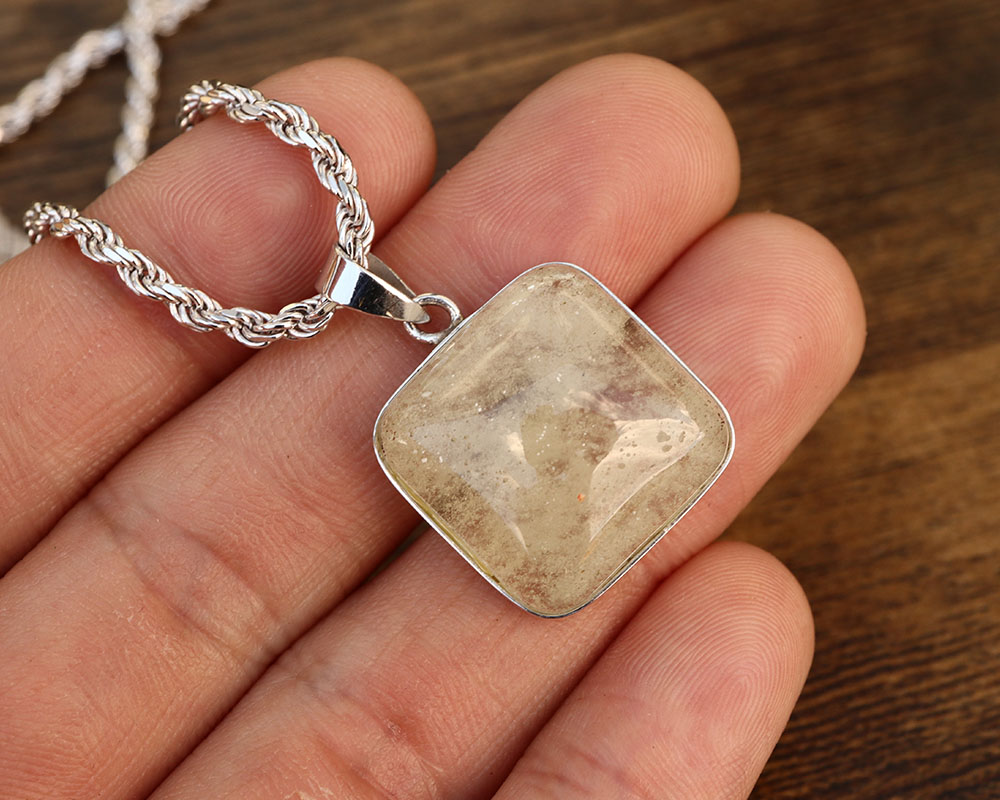 楽天市場】リビアンゴールドテクタイト ペンダントトップ リビアン