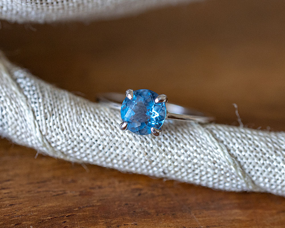 楽天市場】レア カラーチェンジ ブルー/パープル 天然 フローライト