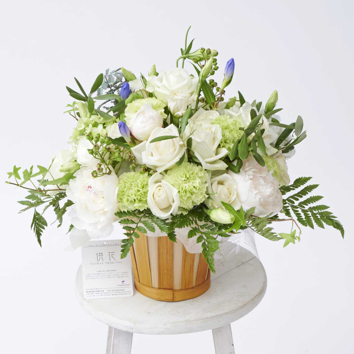 楽天市場】【送料無料】供花 モダンアレンジメントフラワー 白バラ