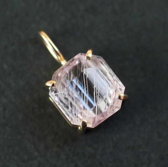 楽天市場】チューブインクンツァイト K18 ペンダントトップ（スクエア
