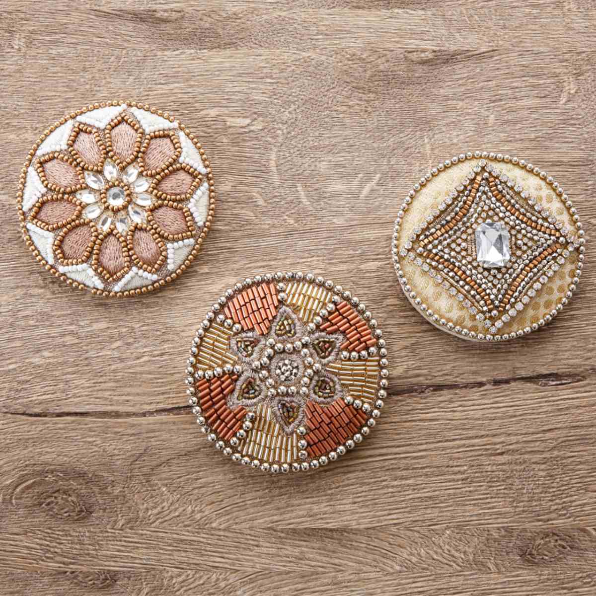 楽天市場】手鏡 ビーズ 刺繍 コンパクト （ 携帯用 ミラー ハンド