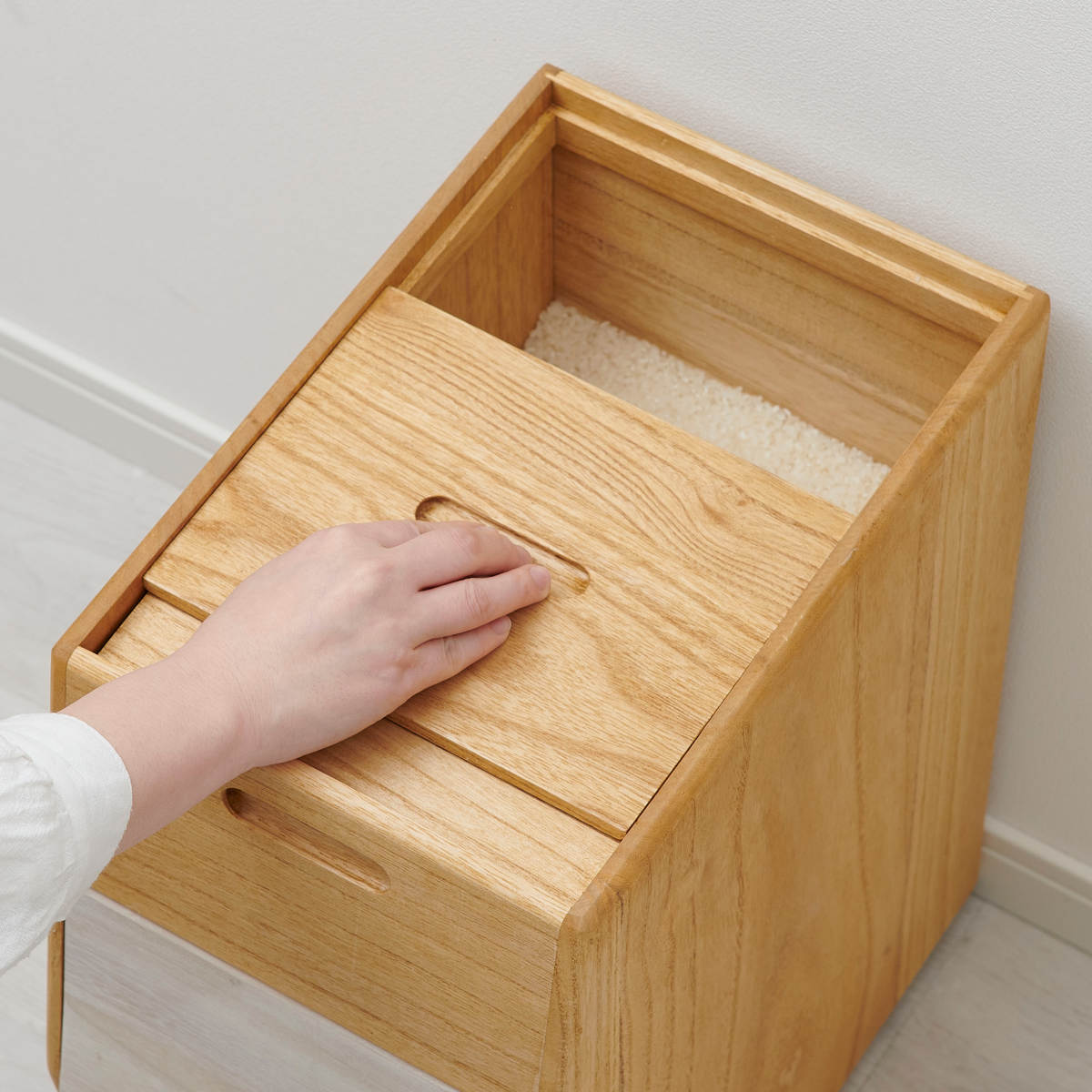 楽天市場】米びつ 20kg KIRISAI 桐のこめ櫃 （ 桐 天然木 日本製 調湿