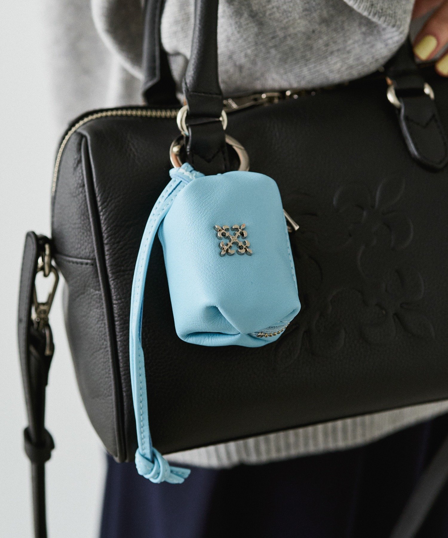 russet｜カラビナ付き レザーミニポーチ型チャーム | Rakuten Fashion