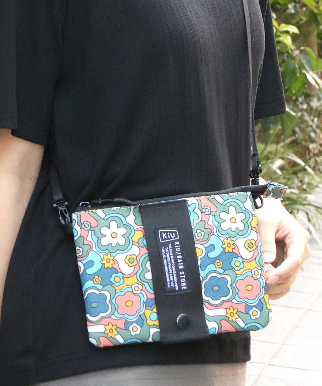 楽天市場】KiU エチケットポーチ2 ／ マルチショルダー サコッシュ