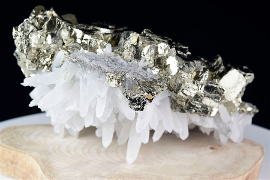 楽天市場】◇水晶共生◇動画あり パイライト 黄鉄鉱 クラスター 原石