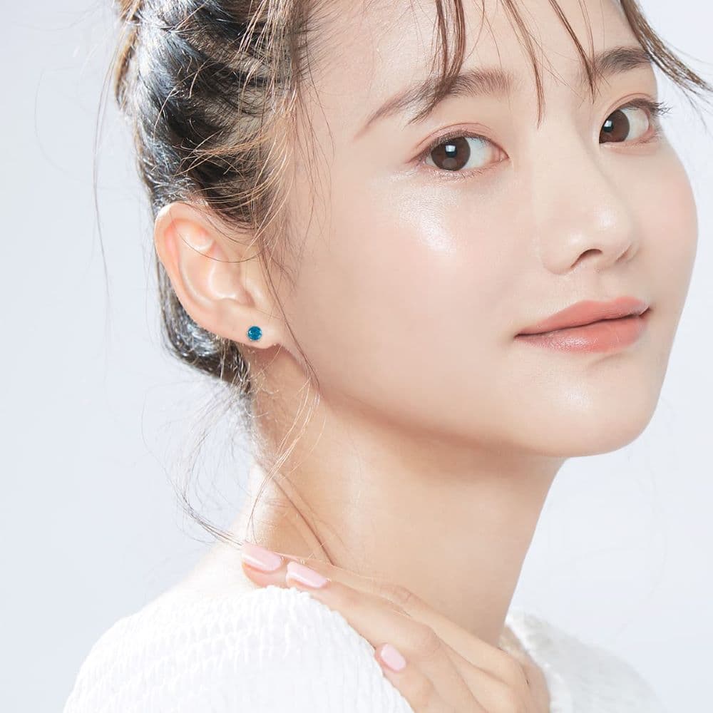 楽天市場】K18 ネオンブルー アパタイト ピアス 各0.50ct 18金 ブルー