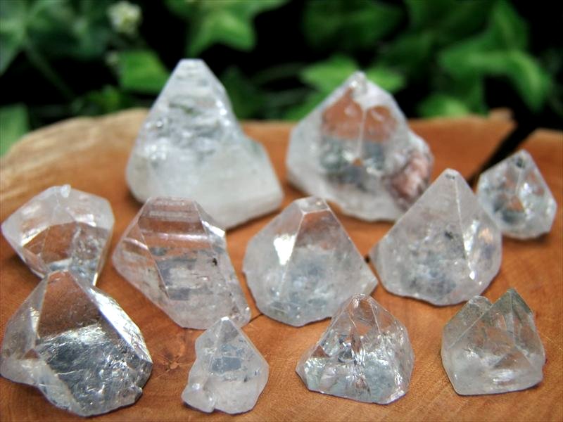 楽天市場】○セット売り【アポフィライト(魚眼石) 結晶ポイント 50g