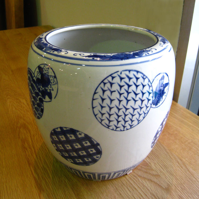 楽天市場】染付けの絵が美しい深めの火鉢プランタカバー火鉢水鉢金魚鉢