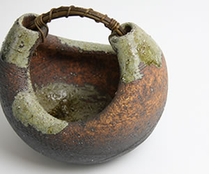 楽天市場】信楽焼 古陶つる渡し花器 癒しを感じさせる土味の壷 つぼ