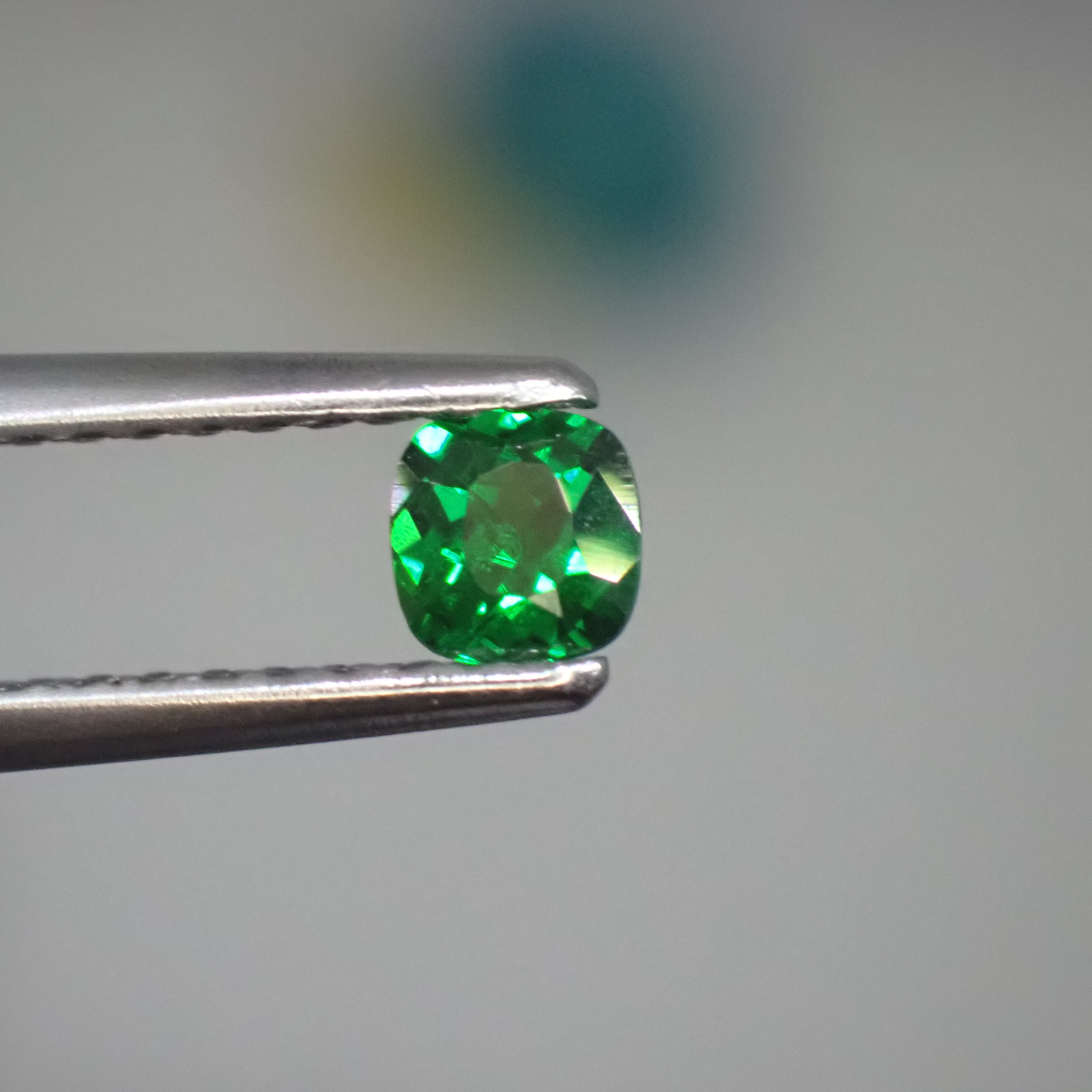 深く美しいネオングリーン☆ツァボライト 0.232ct | 宝石つむり