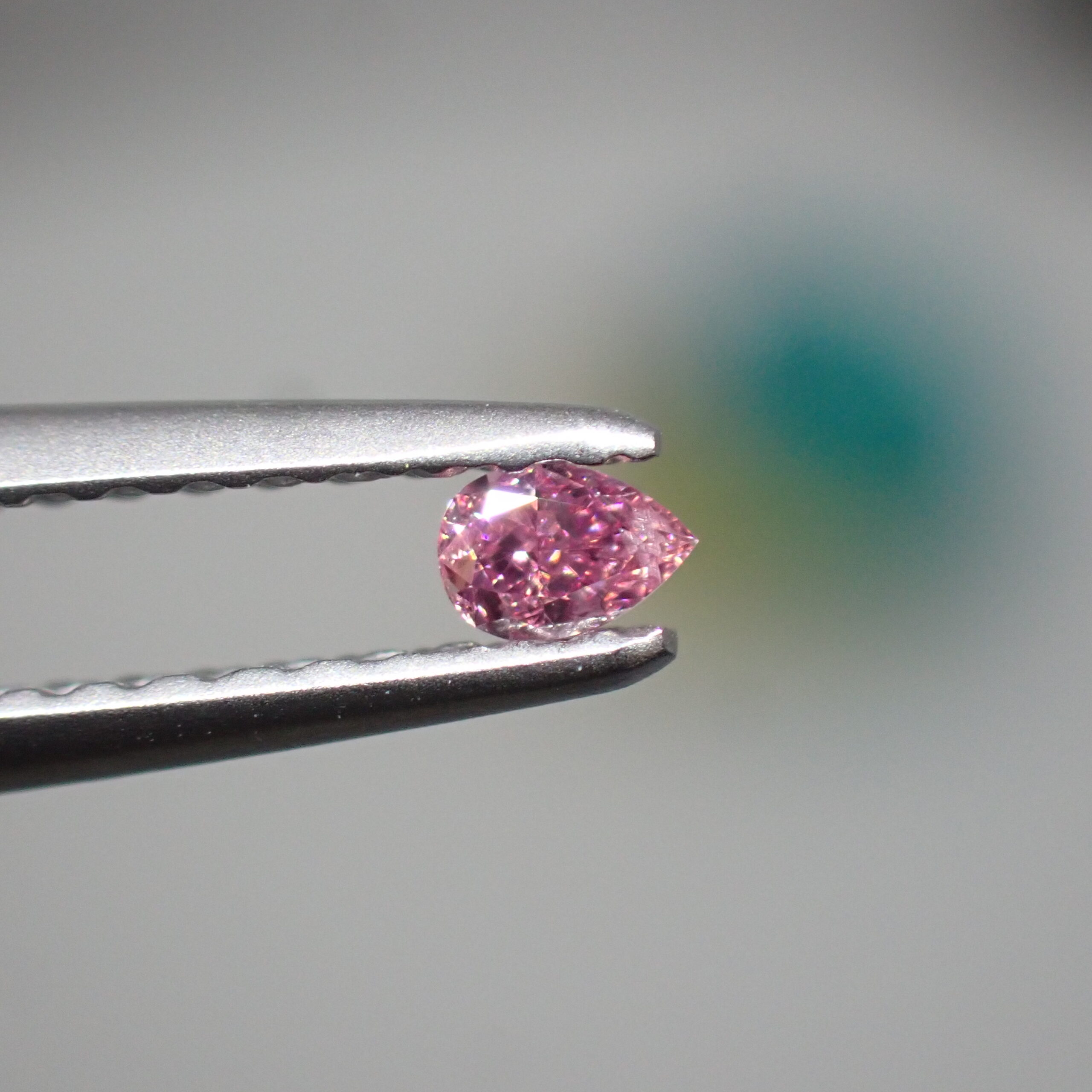キュートなピンク☆Fancy Vivid Purplish Pink 0.056ct (SI-2) | 宝石