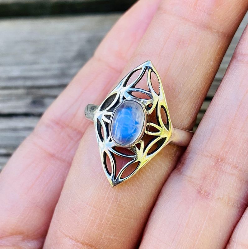 直感力アップ・潜在能力を引き出す】高品質ブルームーンストーン