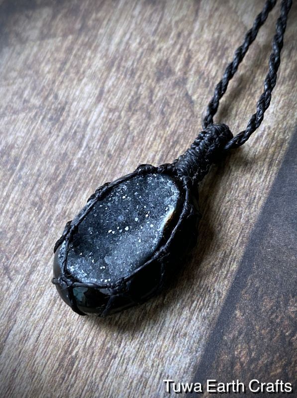 魔除け・厄除けお守り石】高品質きらきらドルジークォーツ入りブラック