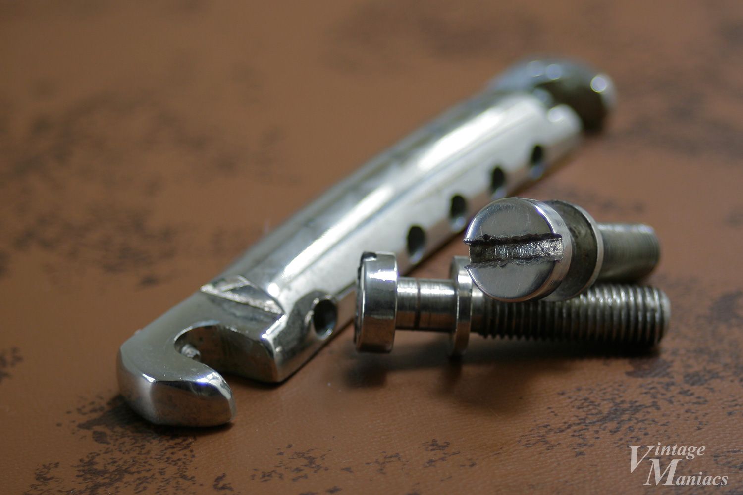 ギブソンのアルミテールピース - 機能美の頂点 | Vintage Maniacs