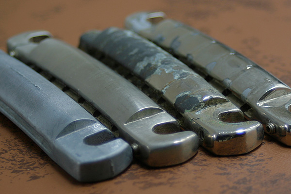 ギブソンのアルミテールピース - 機能美の頂点 | Vintage Maniacs