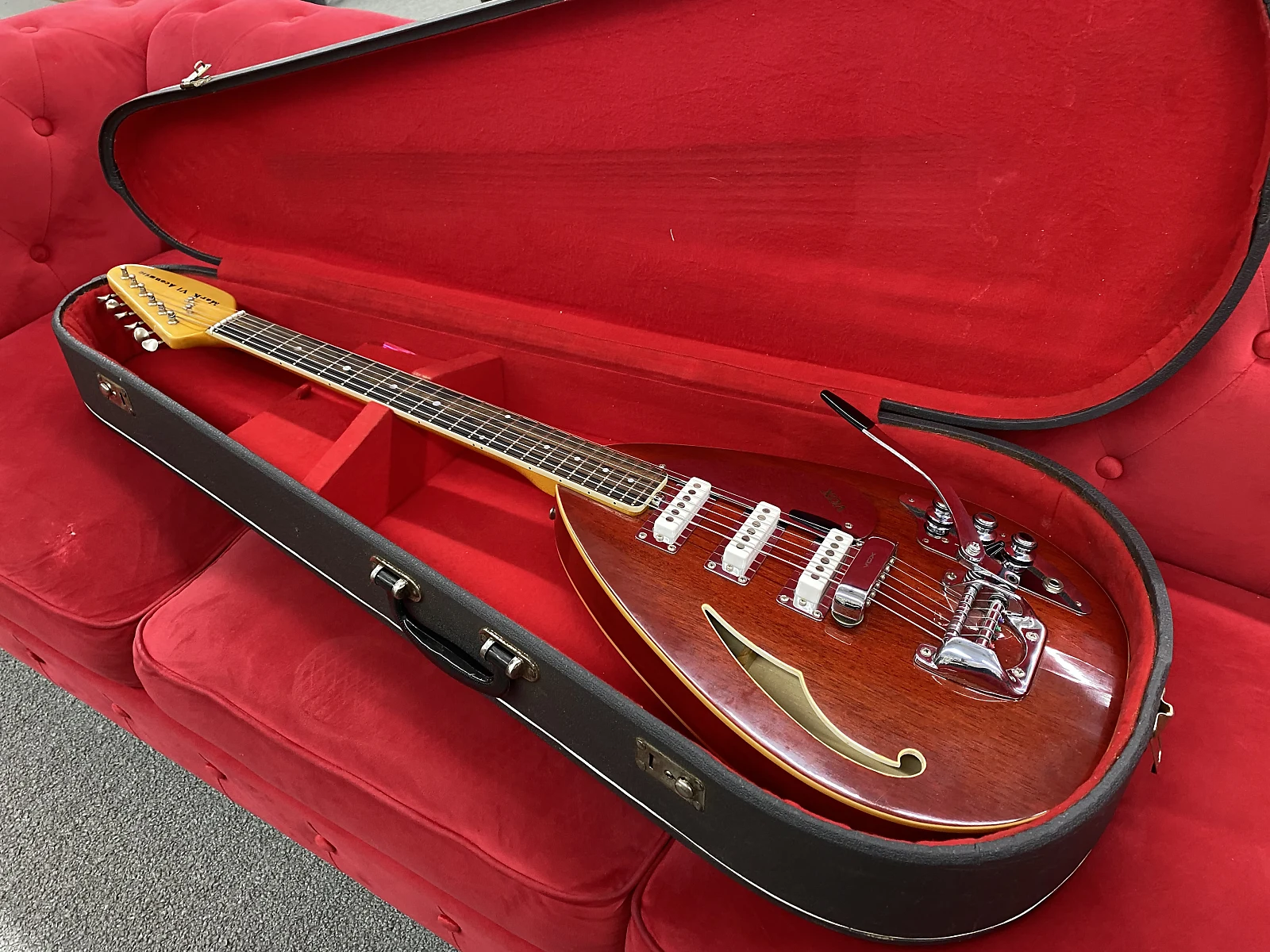 Vox Mark VI Acoustic Teardrop Semi-hollow Guitar 1960's Red with