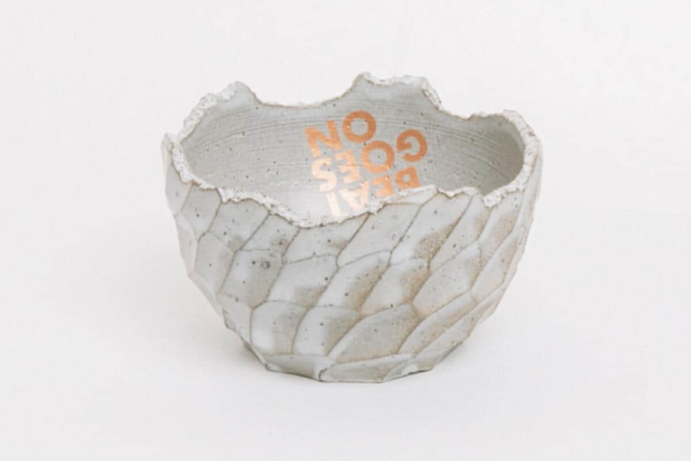 陶器ブランド「N/OH」にビーミングが別注。ロゴをのせたカジュアルな