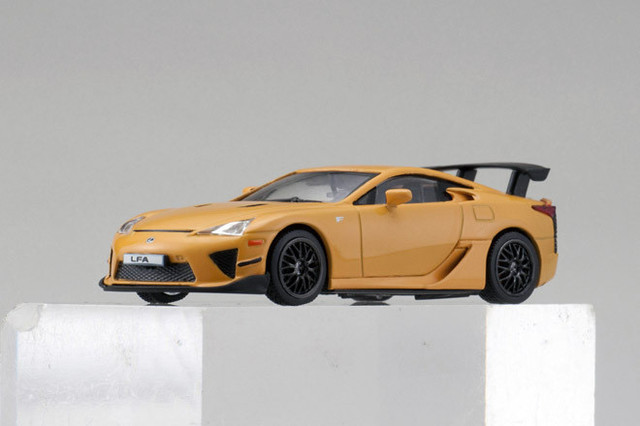 書店で買える、小さな「レクサスLFA」が登場 【ニュース】 - webCG