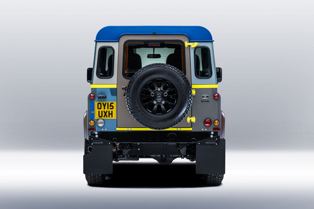 ランドローバー・ディフェンダー“ポール・スミス” 内装・外装など20枚