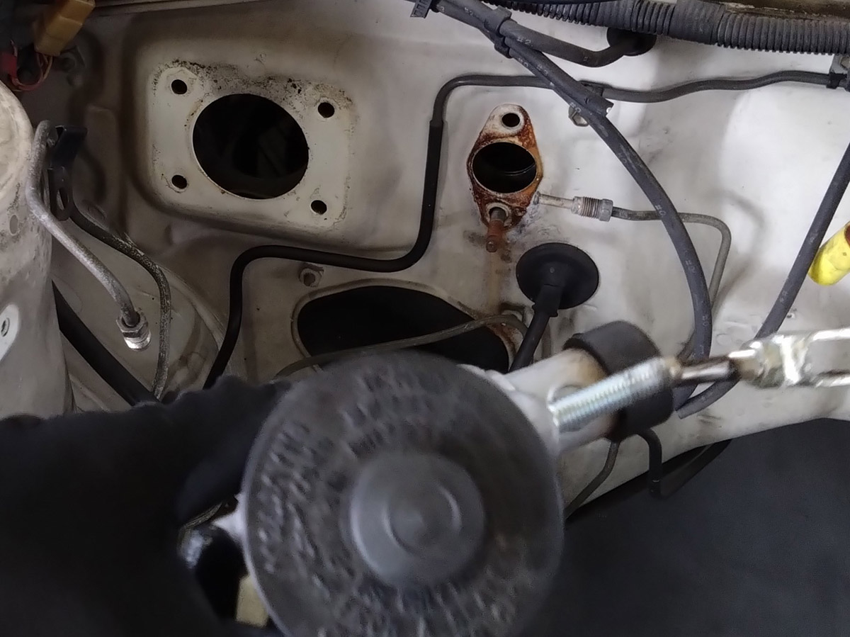 エンジンルームを空にする｜AE86 1984 再生プロジェクト｜ソフト99