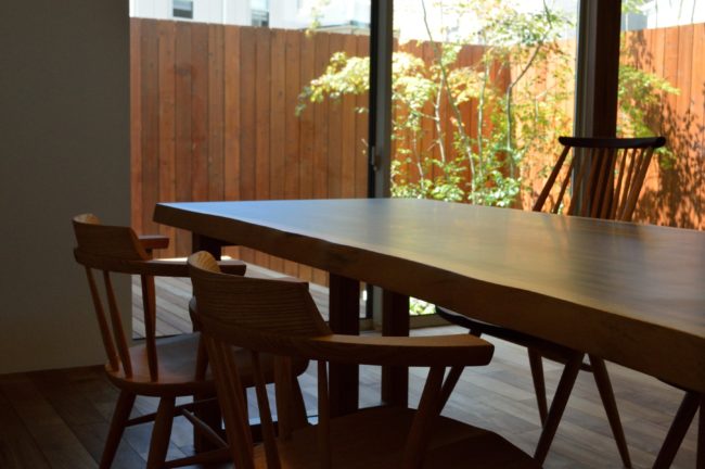 モンキーポッド一枚板ダイニングテーブル｜兵庫県明石市