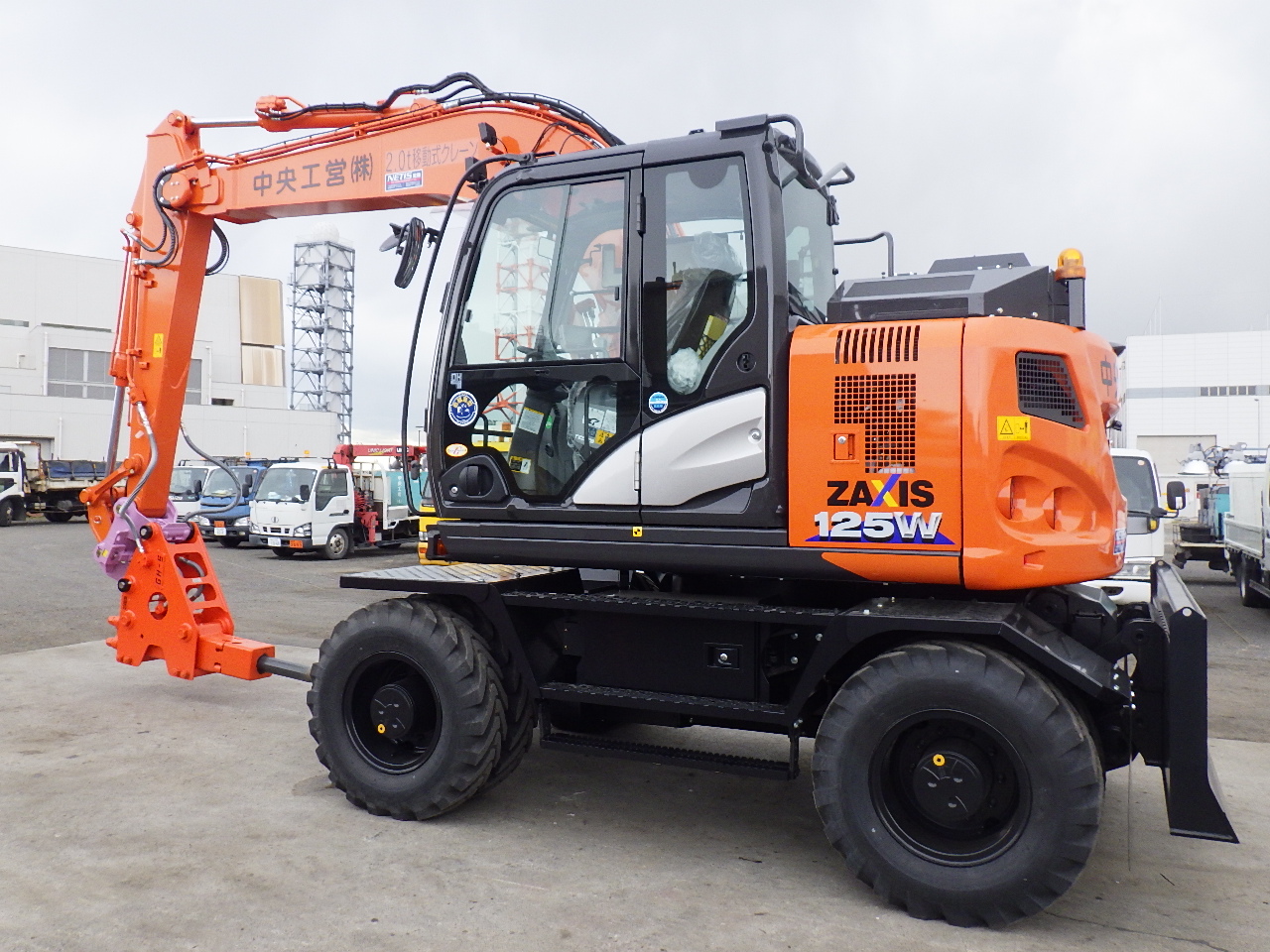 重機の導入(日立バックホウ) | 中央工営株式会社