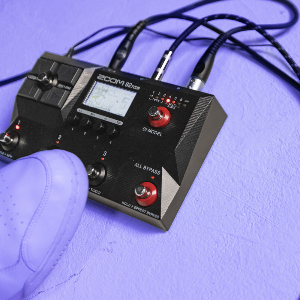 ZOOM B2 FOUR ベースマルチエフェクター アンプエミュレーター(ズーム