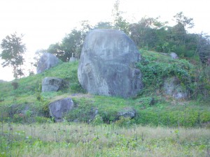 笠島の立石（ホイホイ岩） - 角田市公式ホームページ