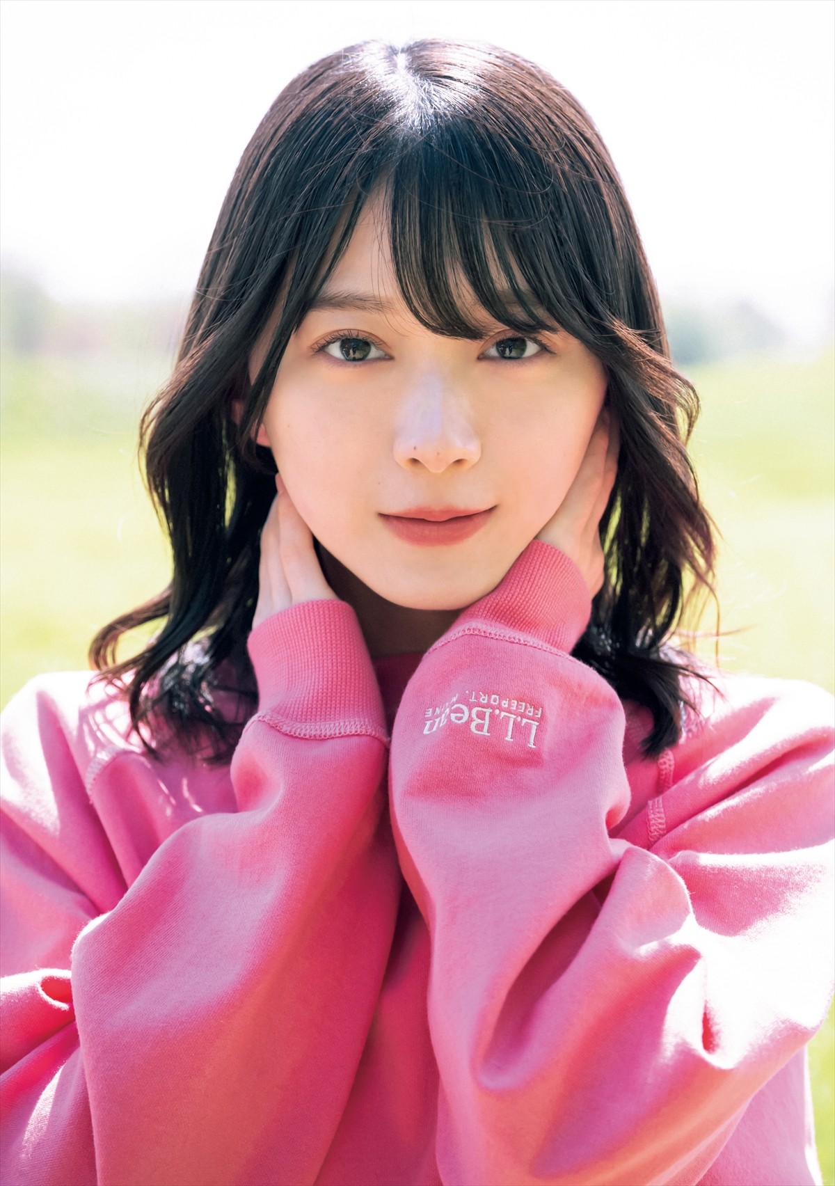 写真）櫻坂46・森田ひかる、自然の中でリラックス！ 「週刊少年