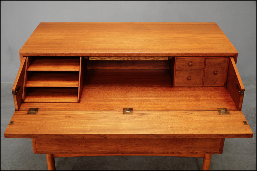 Borge Mogensen(ボーエ・モーエンセン)「Model.133」ドレッサー