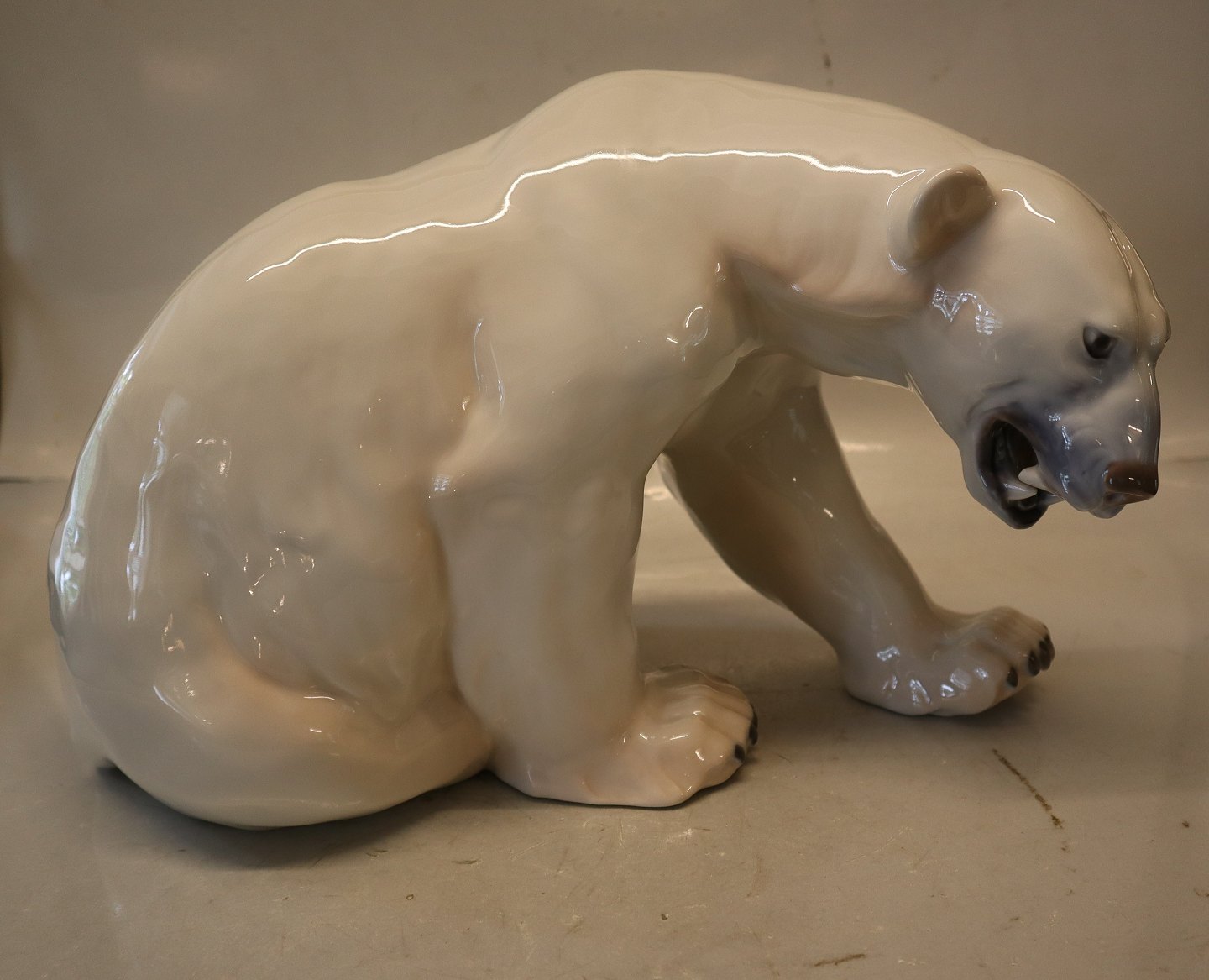 KAD ringen - B&G 1857 Polar Bear Knud Kyhn 21.5 x 37 cm (RC 433