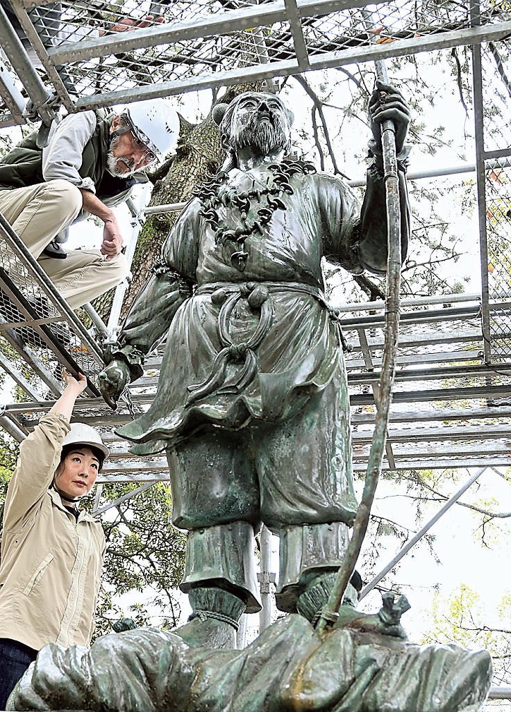 謎多い神武天皇像 専門家ら現地調査 学術的に価値確認 「明治期の制作