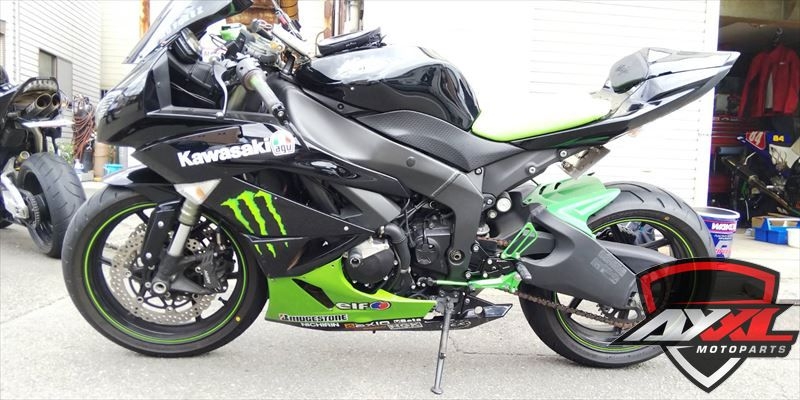 ZX-6R(09-12)に色を変えられるカラーバックステップ装着| AxxL